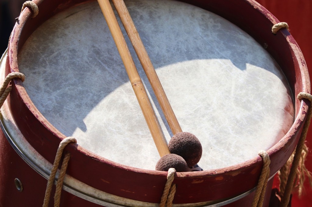drum-with-sticks