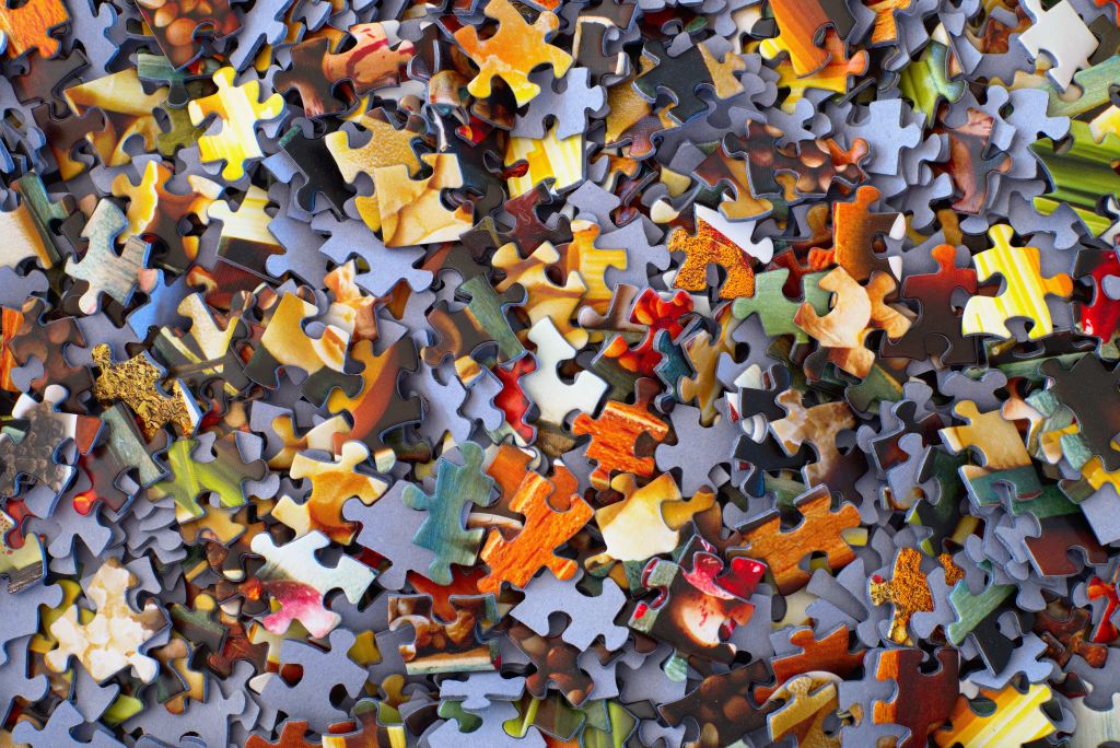 puzzle-pieces-scattered-for-adhd
