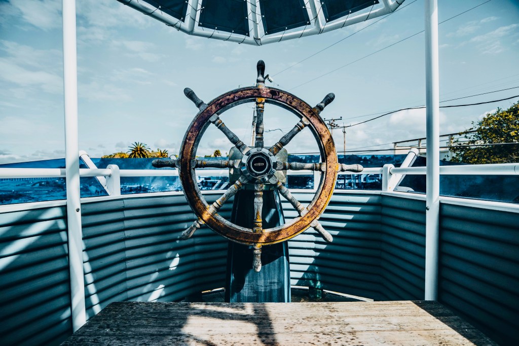sterring-wheel-on-ship