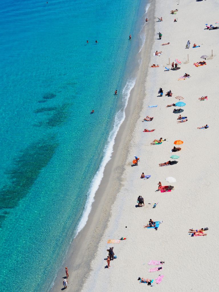 people-on-beach-near-ocean
